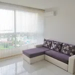 アパート In Riviera Complex *